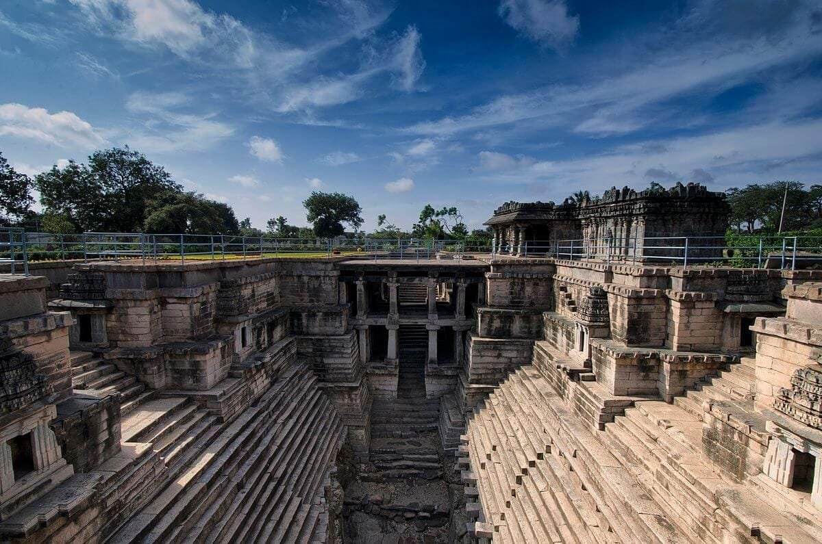Muskin Bhavi stepwell at Manikesvara Temple in Lakkundi